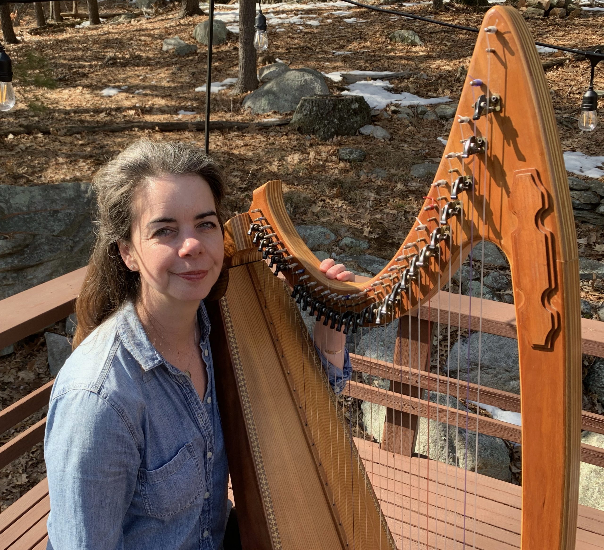 Jennifer Hollis and her harp